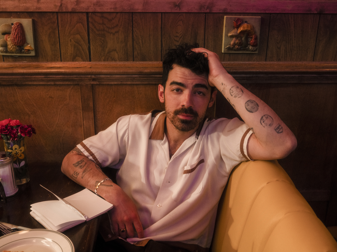 Joe Jonas objavio dugoočekivani album „Music For People Who Believe In Love“