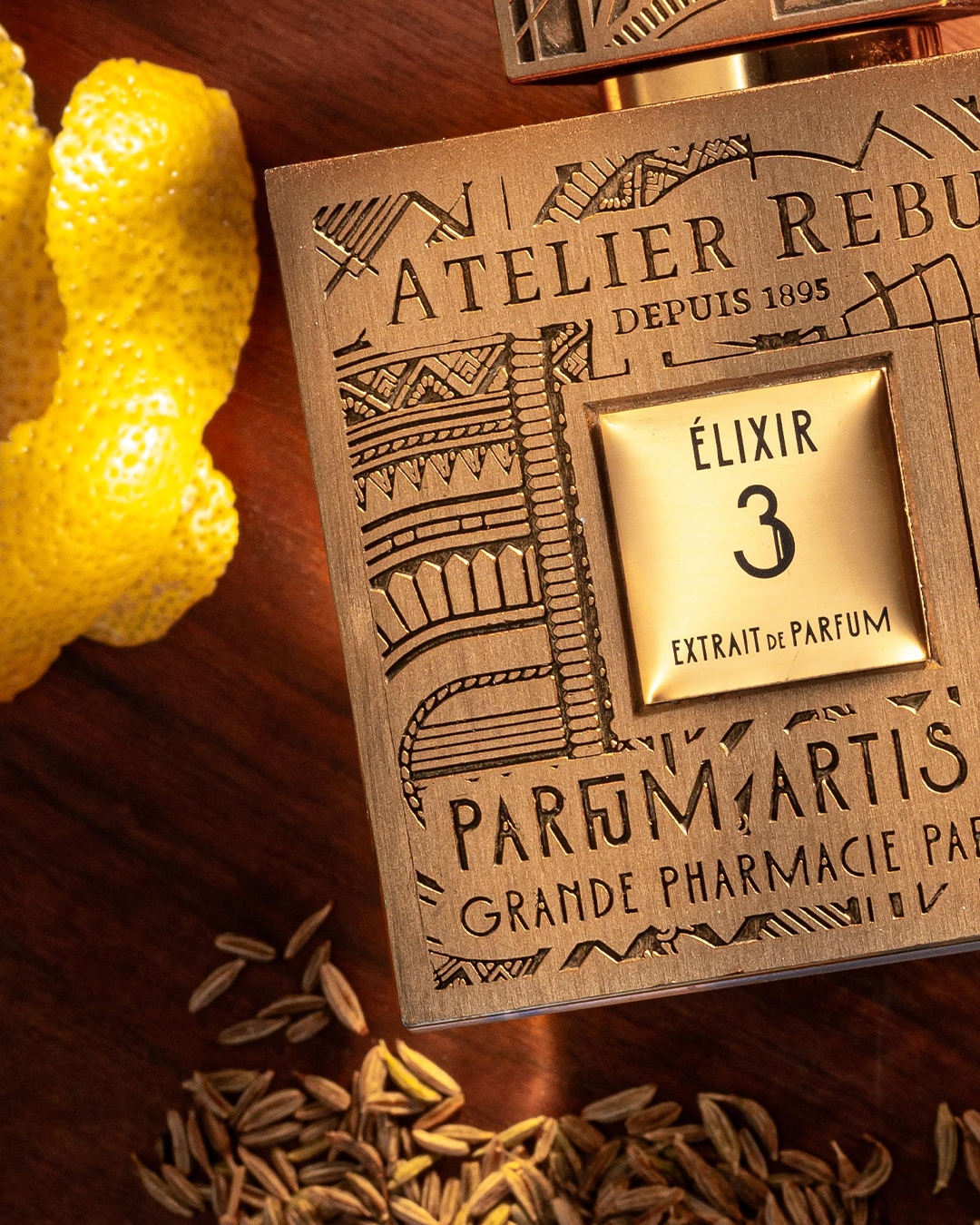 Atelier Rebul donosi 7 nišnih parfema koji se međusobno dopunjuju i otvaraju mogućnost za višeslojnu kompoziciju nota