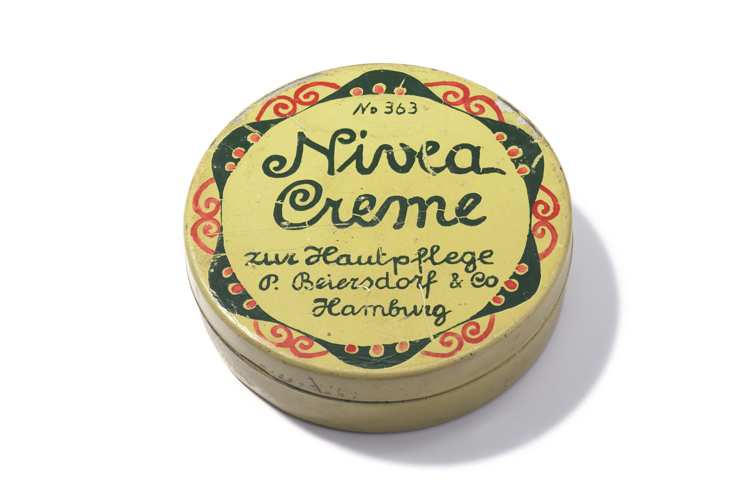 Krema koju dele bake, mame i ćerke  - NIVEA slavi jedan vek legendarne plave limene kutijice      